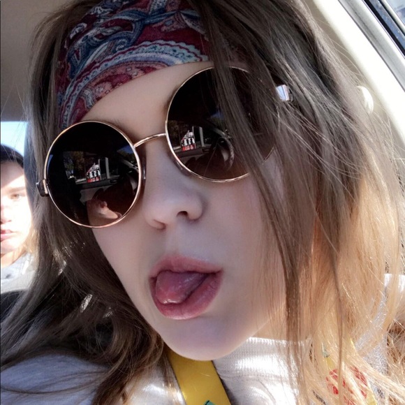 Meet your Posher, Loren - Picture 1 of 1